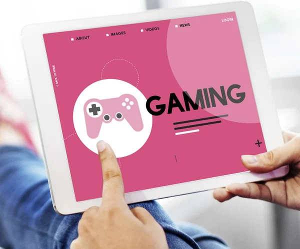 Person Hält Digitales Tablet Händen Touchscreen Konzept Text Gaming — Stockfoto