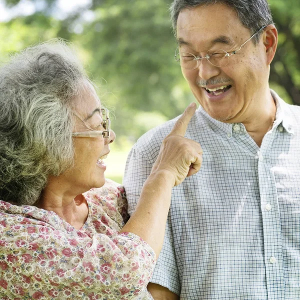 Ältere Asiatische Paar Ehefrau Und Ehemann Fuß Park Original Fotoset — Stockfoto