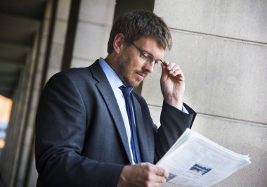 işadamı okuma gazete