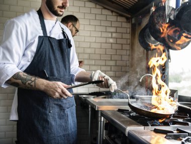 Şef yemek mutfakta yiyecek Restoran, özgün photoset