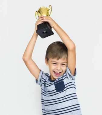 Little Boy stüdyoda Trophy holding, orijinal photoset