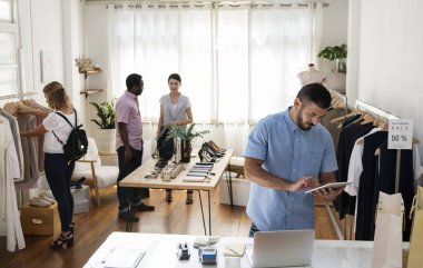 Perakende kumaş mağazası, özgün müşteriler photoset  