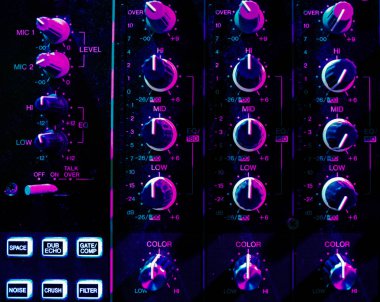 Ses karıştırıcı sesi düğmeleri