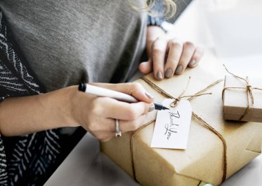 Hediye kutusu ile teşekkür kartı