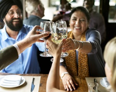 İş insanlar yemek birlikte kavramı