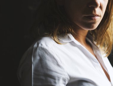 Üzgün kadın kavramı