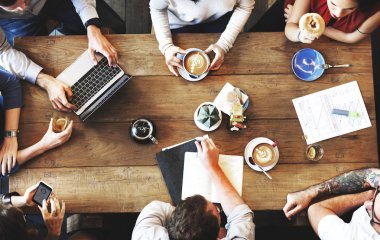 Web geliştirici ekibi bir toplantı sahip orijinal photoset