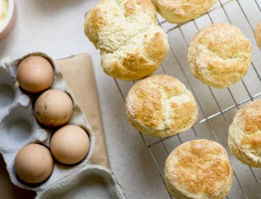 Fırında Scone pasta yumurta çilek