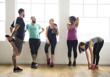 Grup çeşitli arkadaşıyla birlikte, orijinal bahsediyoruz photoset