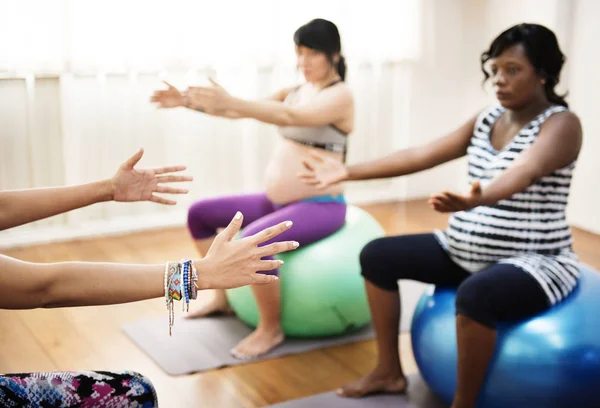 Multi Ethnic Pregnant Women Fitness Balls Yoga Class Original Photoset — Stock Photo, Image