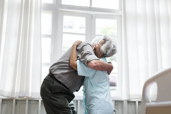 Idős Házaspár Átölelte Egymást Eredeti Photoset — Stock Fotó