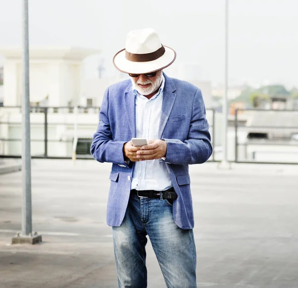 Tarama cep telefonu, özgün photoset yaşlı adam