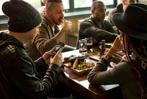 Grupp Mångfald Människor Pub Ursprungliga Fotosätta — Stockfoto