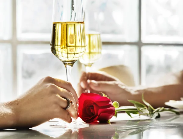 Couple is dating at a restaurant — Stock Photo, Image