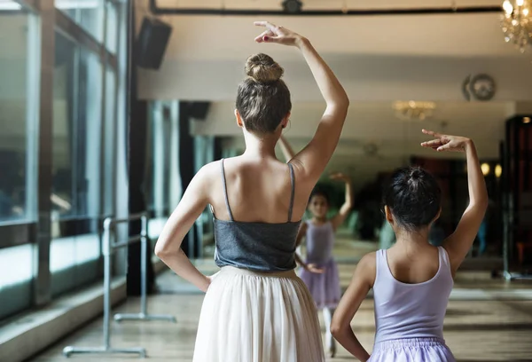 Ballerina's in balletschool — Stockfoto
