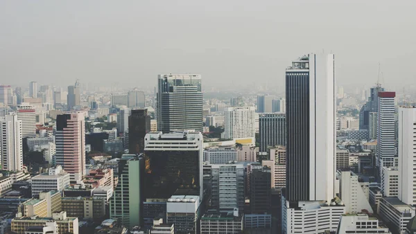 Edificios en la ciudad metropolitana del centro — Foto de Stock