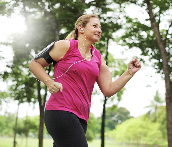 Sportiga Vuxen Kvinna Jogging Och Löpning Ursprungliga Fotosätta — Stockfoto