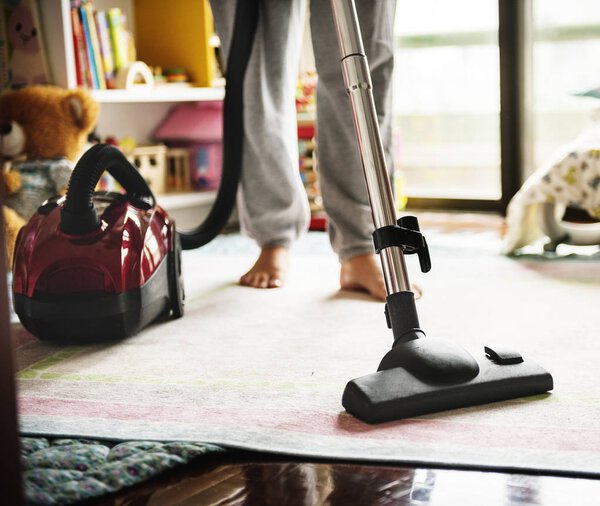 Woman Vacuuming Floor Children Room Original Photoset — Stock Photo, Image