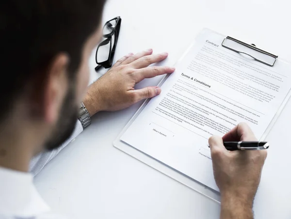 Man Sjunga Kontrakt Affär Ursprungliga Fotosätta — Stockfoto