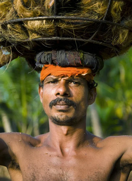 Indigene Handarbeiter Die Auf Dem Kopf Tragen Originelle Fotosets — Stockfoto