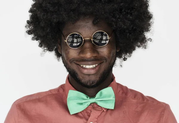 Homem africano posando em estúdio — Fotografia de Stock