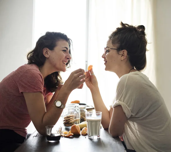 Lesbičky pár tráví čas spolu — Stock fotografie