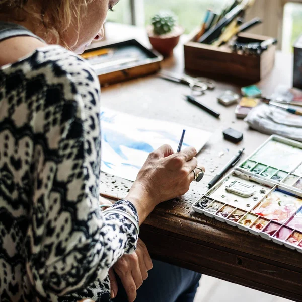 Suluboya ile orijinal çizim sanatçı photoset