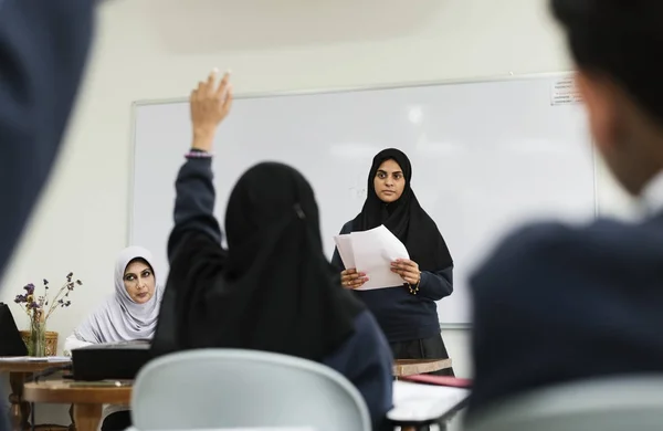 Olika Muslimska Barn Studerar Klassrum Ursprungliga Fotosätta — Stockfoto