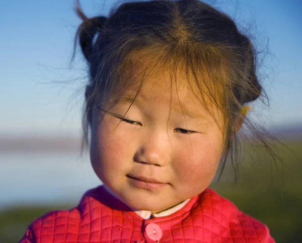 オリジナルのかわいいアジアの女の子が写真植字 — ストック写真