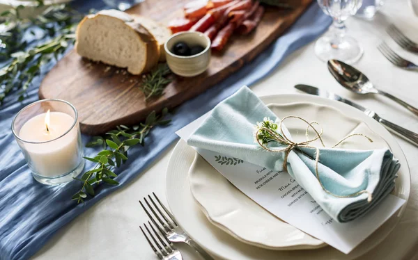 Resepsiyon Tablo ayarı plaka menü, orijinal ile düğün photoset