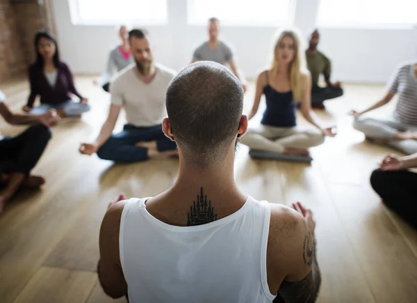 Yoga Özgün Poz Katta Oturan Etnik Çeşitlilik Insanların Grup Photoset — Stok fotoğraf