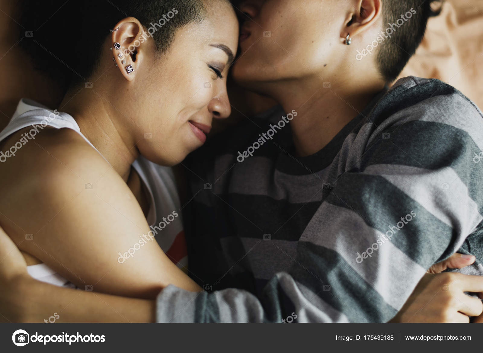 Lesbian Asian Lesbian Kissing Jpg Classifieds - Porn pic