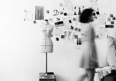 Dikiş studio, özgün yürüyen kadın silüeti photoset 