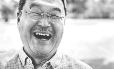 Mutlu üst düzey Asya adam, özgün photoset