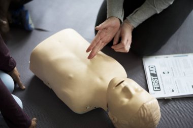 CPR ilk yardım eğitim sınıfı, özgün photoset