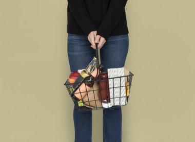 kadın stüdyoda poz