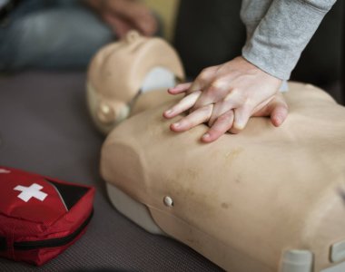 CPR ilk yardım eğitim sınıfı, özgün photoset