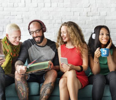 Hipster arkadaş yaşam tarzı tatil kavramı, özgün grup photoset