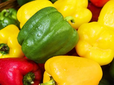 Taze dolmalık biberler