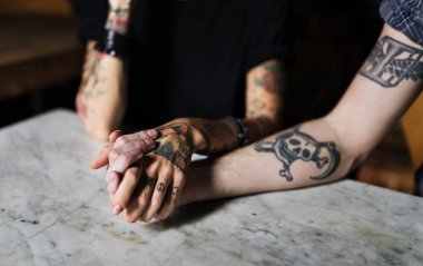 Dövme ellerini tutun birlikte dostluk, özgün photoset