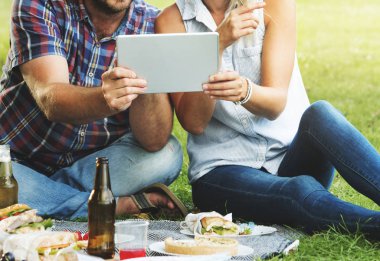 Çift dijital Tablet pikniğinde kullanma