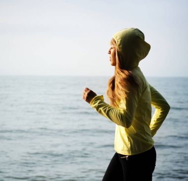 Kumsalda, özgün koşu kadın photoset