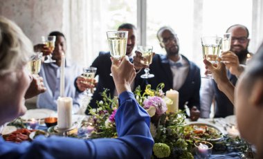 Farklı insanlar tungur şarap grup 