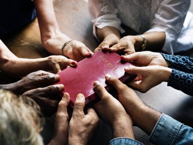 Hıristiyanlık insanlar dua eden umut birlikte grup