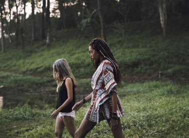 Farklı bir grup insan bir yolculuğa ve Festivali, özgün zevk photoset