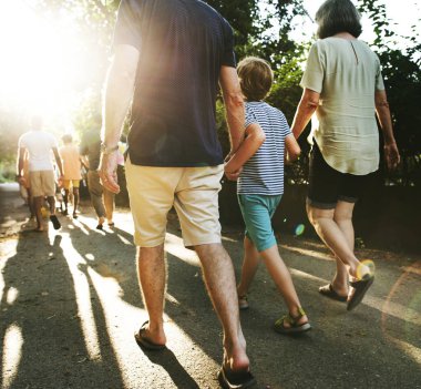 Beyaz aile açık havada birlikte, orijinal yürüyüş dikiz photoset