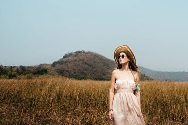 Kafkas bir kadın yaz saati, keyif alıyor orijinal photoset