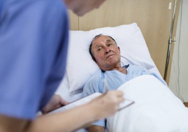 Hasta yaşlı hastanede kalıyor orijinal photoset