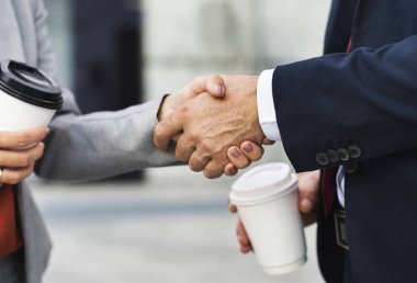 El sıkışma şirket ortaklığı ofis çalışanı