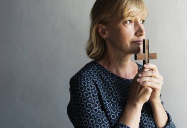 Çeşitli dini ateş 